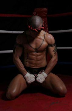 A JEET KUNE DO LOOK INTO MUAY THAI